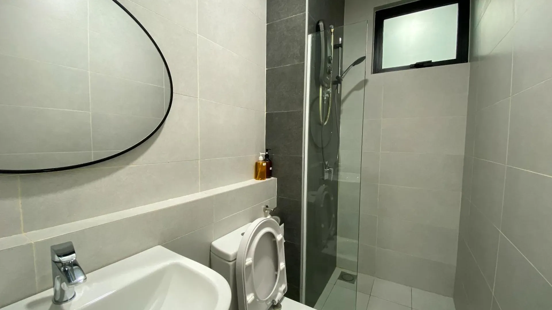 Lavile Homestay Near Sunway Velocity And Mrt Maluri By Iconique Kuala Lumpur 0*,