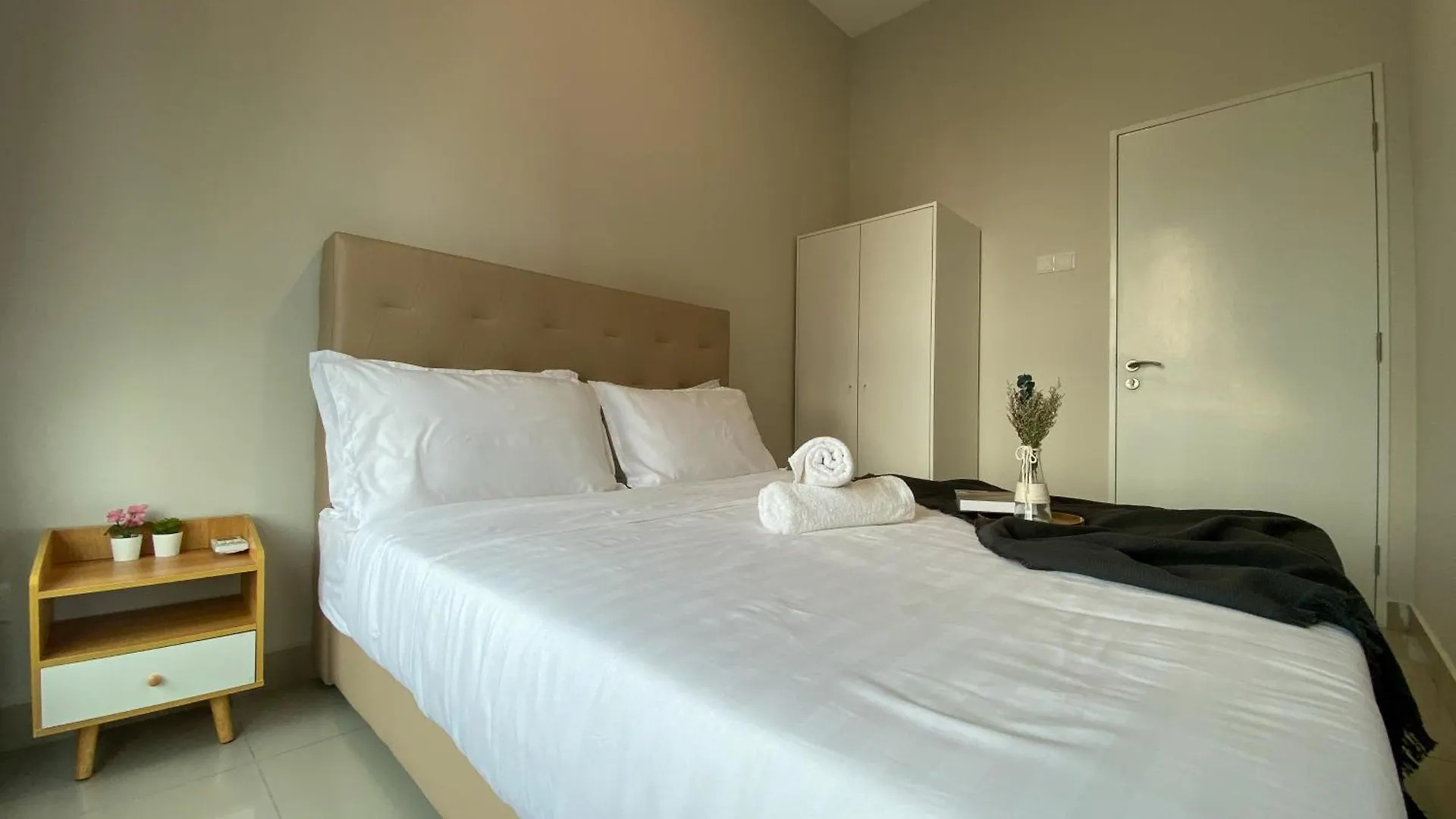 Apartment Lavile Homestay Near Sunway Velocity And Mrt Maluri By Iconique Kuala Lumpur