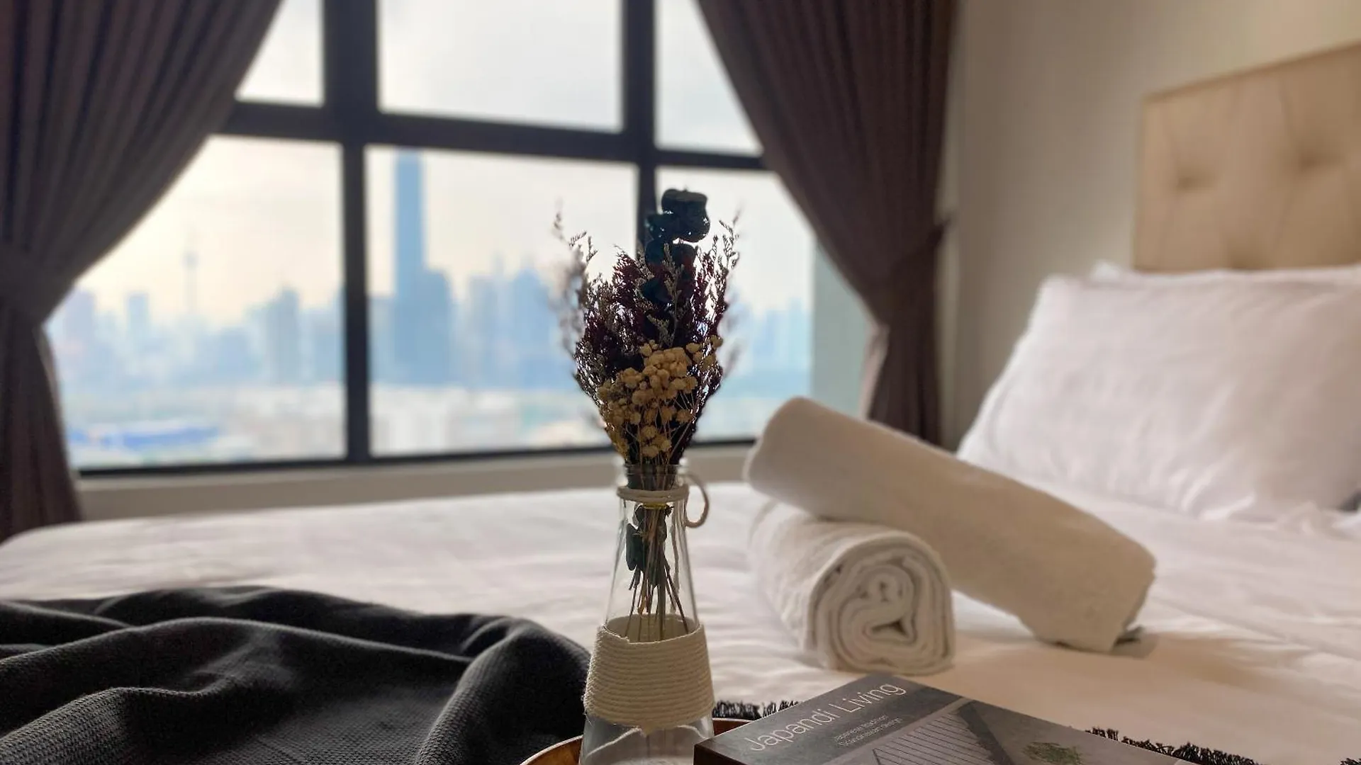 Apartment Lavile Homestay Near Sunway Velocity And Mrt Maluri By Iconique Kuala Lumpur