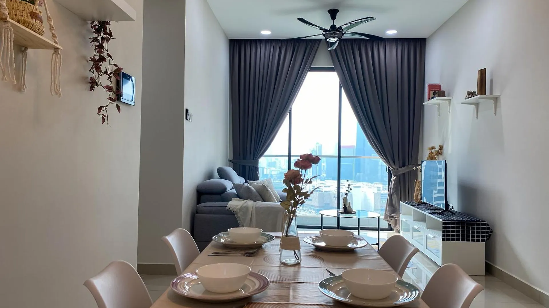 Apartment Lavile Homestay Near Sunway Velocity And Mrt Maluri By Iconique Kuala Lumpur