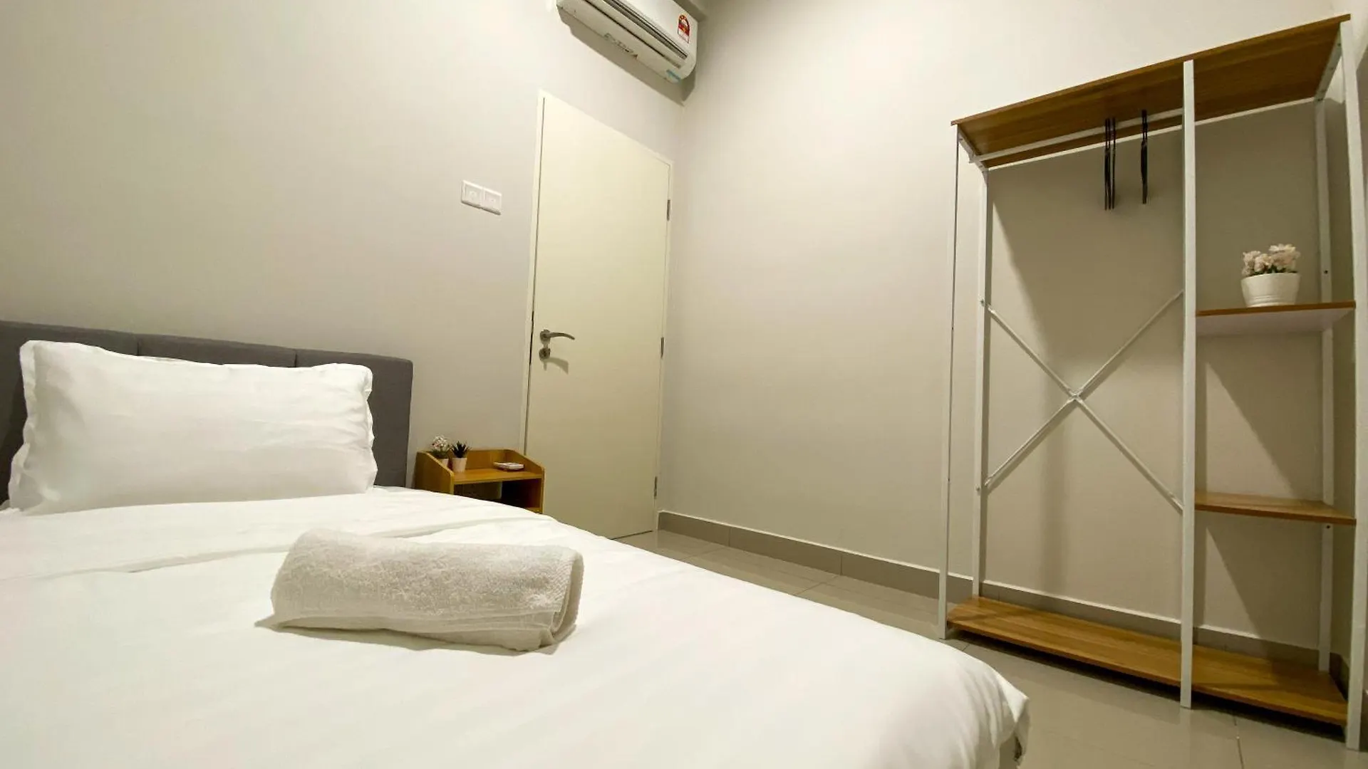 Lavile Homestay Near Sunway Velocity And Mrt Maluri By Iconique Kuala Lumpur Apartment