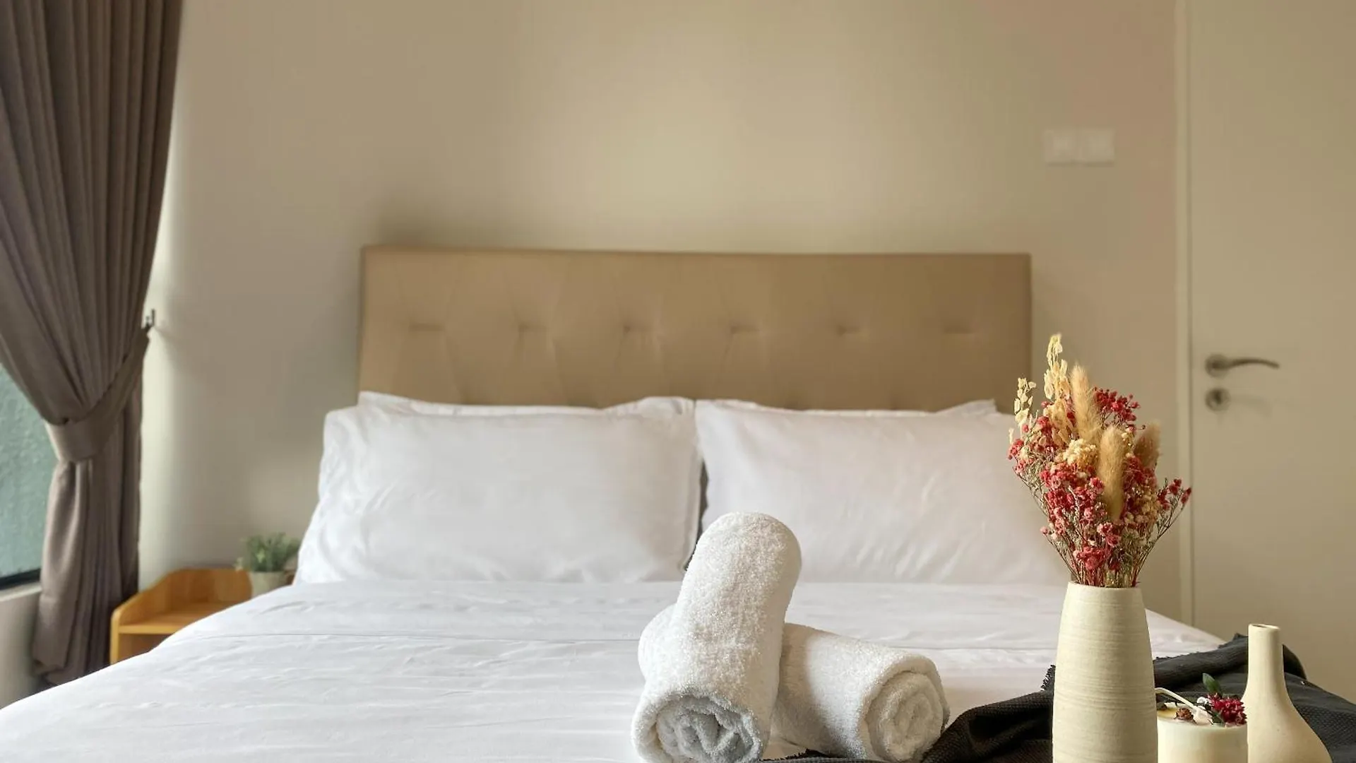 Lavile Homestay Near Sunway Velocity And Mrt Maluri By Iconique Kuala Lumpur 0*,