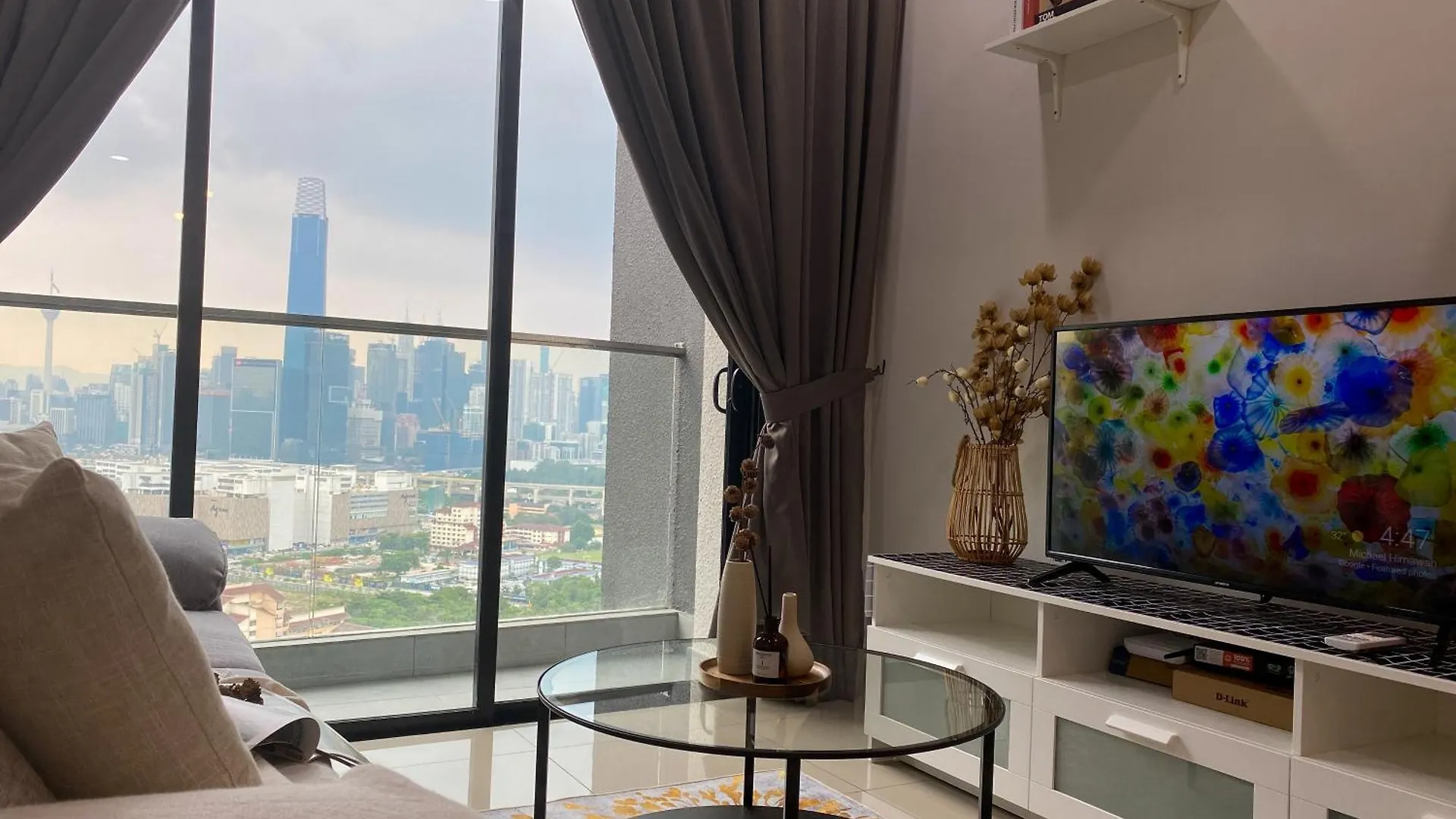 Apartment Lavile Homestay Near Sunway Velocity And Mrt Maluri By Iconique Kuala Lumpur